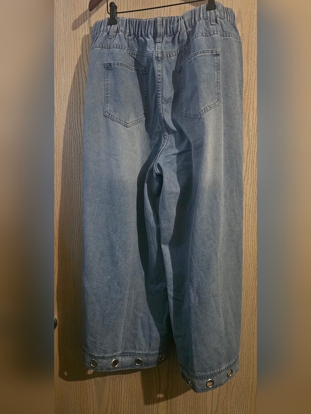 Wide Leg Jean with Grommet Details at the Hem - Picture 5 of 15
